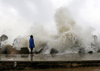 Cyclone Mandus: تمل ناڈو میں شدید بارش، 27 پروازیں منسوخ، کئی علاقے زیر آب