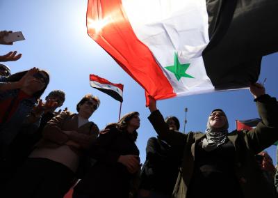 Syria: شام میں مظاہرین نے سرکاری عمارت پر کیا  حملہ