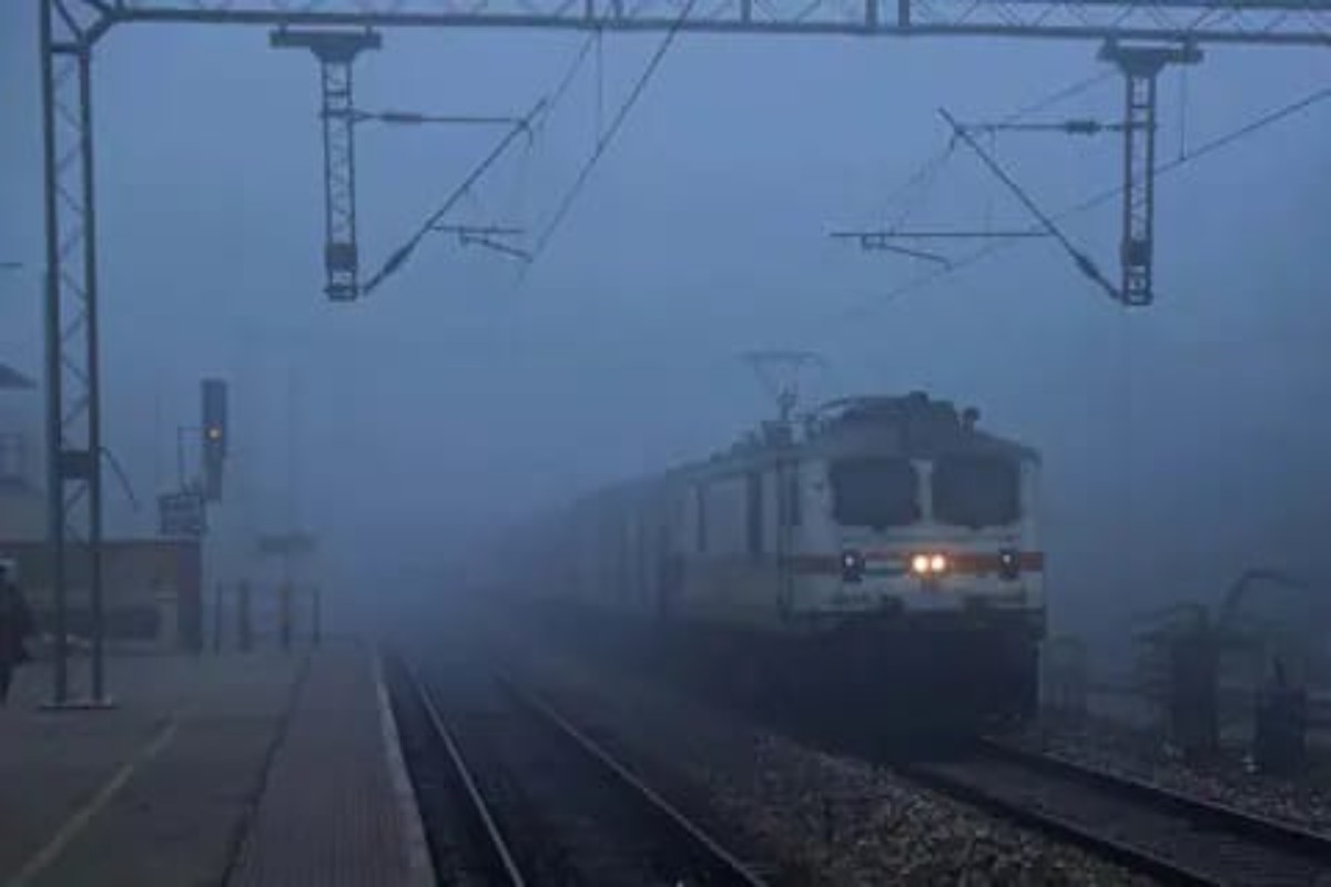 Train Cancelled: دھند کے باعث 318 ٹرینیں منسوخ، 24 روٹس تبدیل، جانیں تفصیلات
