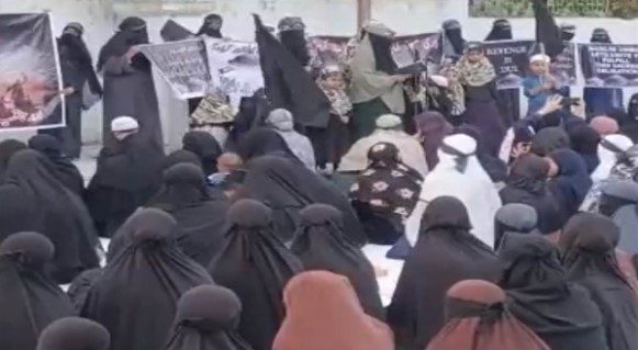 Babri Masjid Demolition Day: حیدرآباد میں مسلم خواتین نے دکانیں کرائی بند ، سیاہ جھنڈے لہرائے
