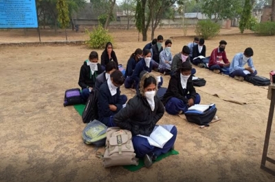 Dehradun School: دہرادون کے سرکاری اسکولوں میں  بچوں کے دھوپ میں پڑھنے پر لگائی گئی پابندی