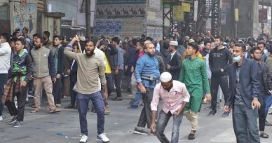 10 policemen injured in attack by Jamaat during procession in Dhaka, 11 arrested: ڈھاکہ میں جلوس کے دوران جماعت کے حملے میں 10 پولیس اہلکار زخمی، 11 گرفتار