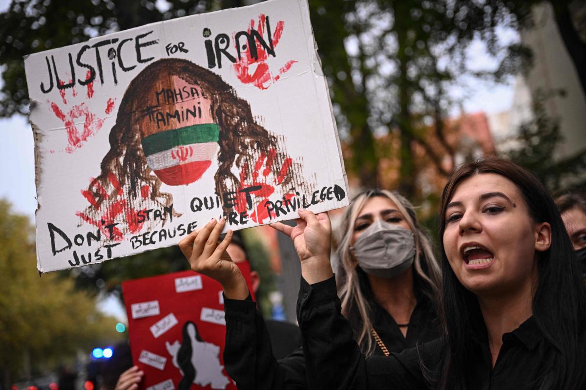 Iran: ایران میں مظاہرے رکنے کا نام ہی نہیں لے رہے ہیں آخرکیوں؟