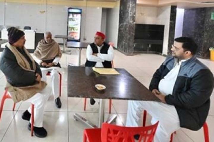 Akhilesh Yadav:اکھلیش نے یوپی پولیس کی چائے پینے سے کیا انکار،نہیں پی سکتا، زہر دے سکتے ہیں