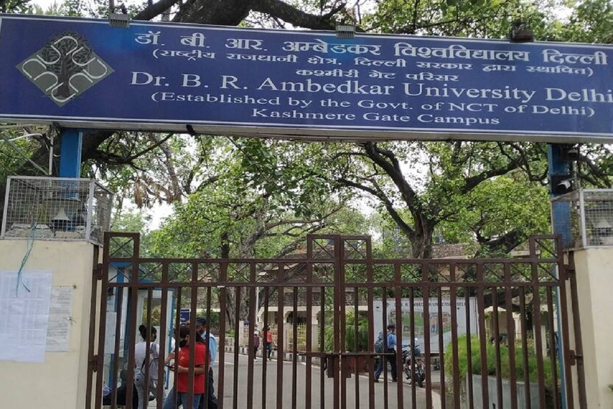 BBC Documentary Screening: امبیڈکر یونیورسٹی میں پاورسپلائی روکی گئی، طلبا نے لیپ ٹاپ پر دیکھی بی بی سی ڈاکیومنٹری
