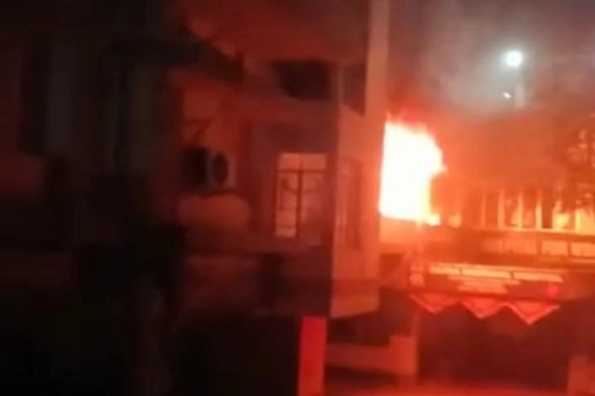 Dhanbad: دھنباد کے نجی اسپتال میں آگ لگنے سے دو ڈاکٹروں سمیت چھ کی موت