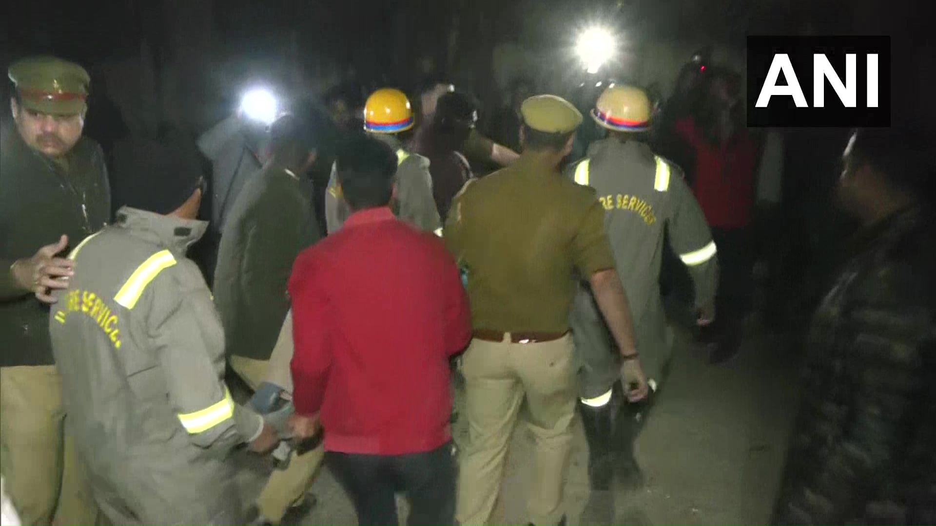 Lucknow Alaya Apartment Collapse: لکھنؤ کے حضرت گنج میں الایا اپارٹمنٹ منہدم، 3 لاشیں برآمد، بڑی تعداد میں لوگوں کے دبے ہونے کا خدشہ