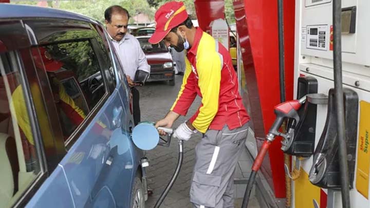 Pakistan Petrol Price: پاکستان میں پٹرول 250 روپے فی لیٹر، پھر بھی بھارت سے سستا مل رہا پٹرول