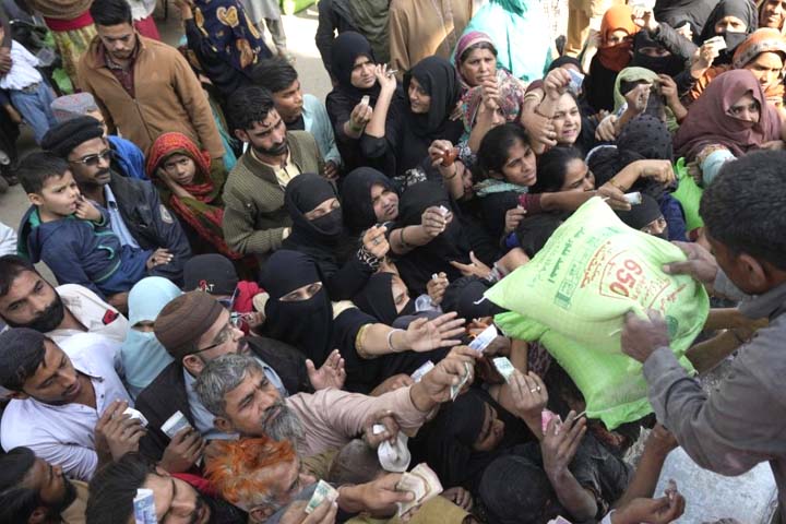 Pakistan:پاکستان میں آٹے کی شدید قلت کے باعث لوگوں میں خوف و ہراس