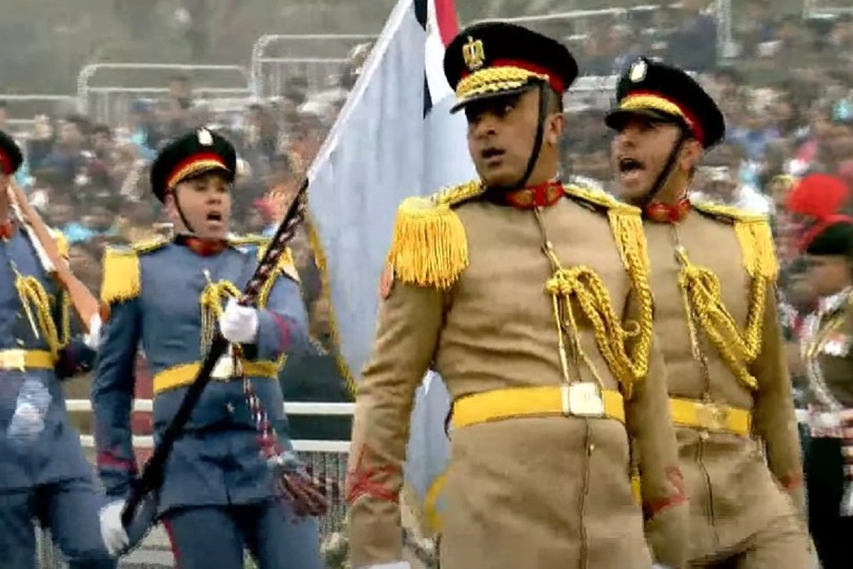 Republic Day:  مصری مسلح افواج کا ہندوستانی فوج کے ساتھ کرتویہ پتھ پر قدم تال ، 2016 میں فرانسیسی فوج کے دستے نے پریڈ میں لیا تھا حصہ
