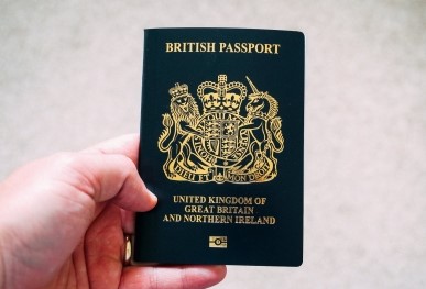UK passports to cost more from February:برطانیہ کے پاسپورٹ فروری سے  ہوں گےمہنگے