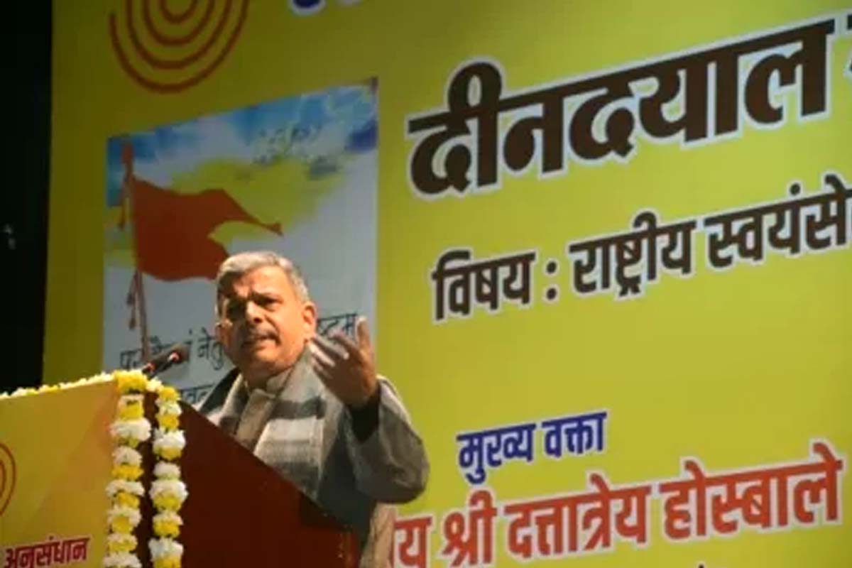 Rashtriya Swayamsevak Sangh: آر ایس ایس  نے کہا کہ ہندوستان میں رہنے والے تمام لوگ ہندو ہیں، سنگھ کو سمجھنے کے لیے دماغ کی نہیں، دل کی ضرورت ہے