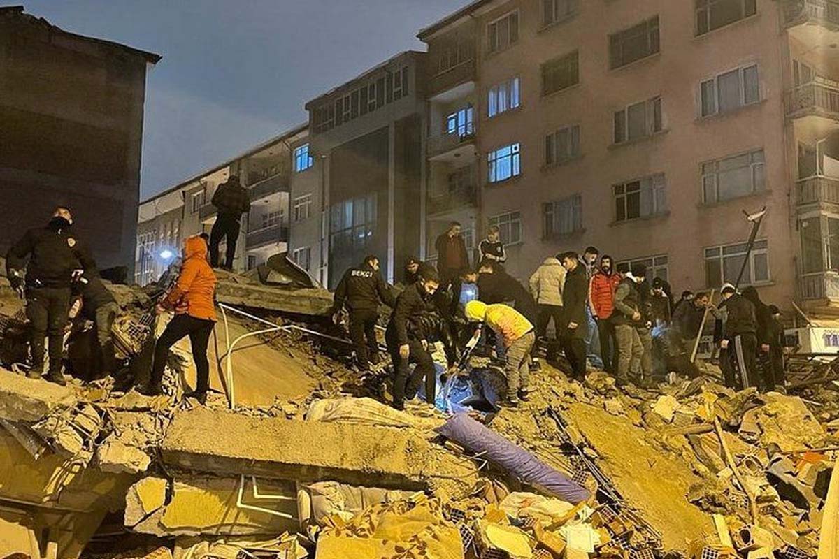 Earthquake In Turkey: ترکی میں 7.8 شدت کا زلزلہ، عمارتیں منہدم؛ ملبے تلے لوگوں کے دبے ہونے کا خدشہ