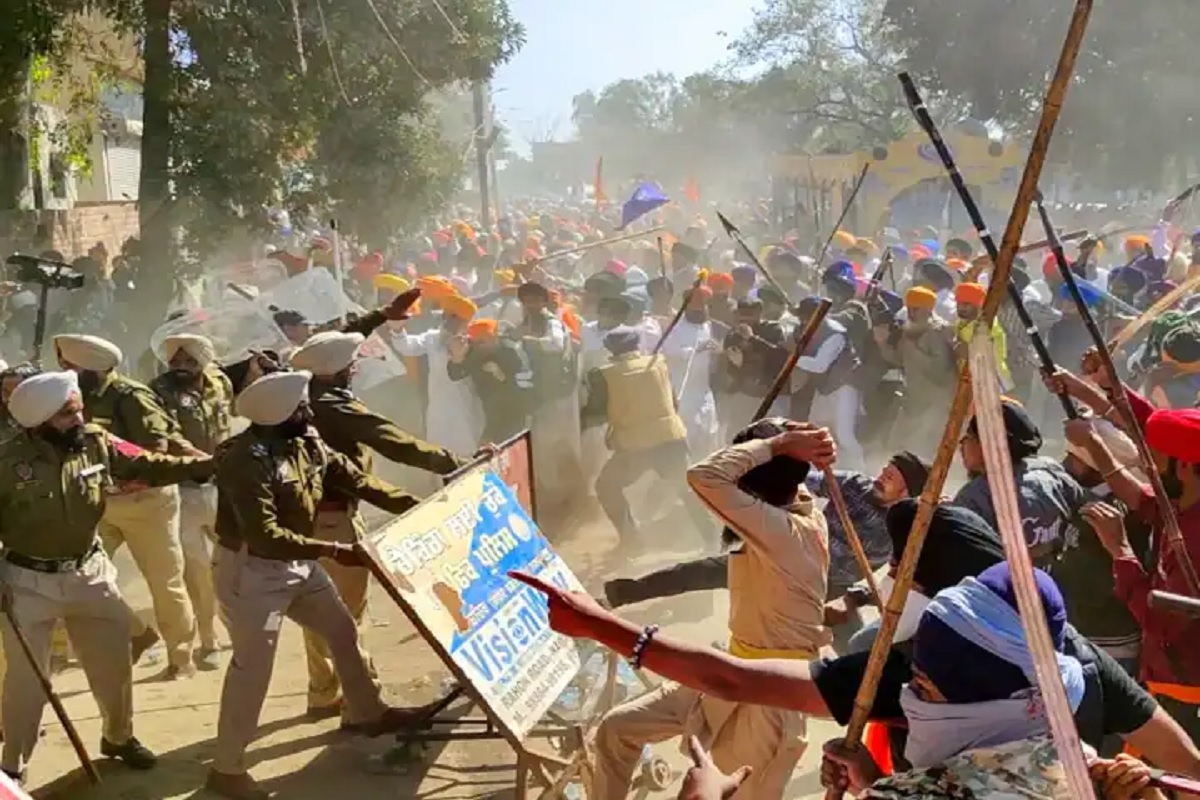 Waris Punjab De Protest: امرت پال سنگھ کے حامیوں کے سامنے جھکی پنجاب پولیس، لو پریت طوفان کو کرے گی رہا