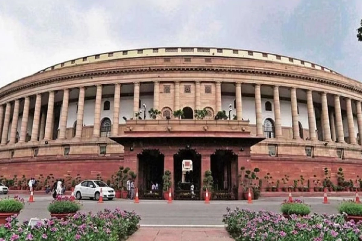 Parliament Session: پارلیمنٹ میں پرتشدد ہنگامہ، اپوزیشن اڈانی پر بحث پر اٹل، لوک سبھا-راجیہ سبھا کی کارروائی ملتوی