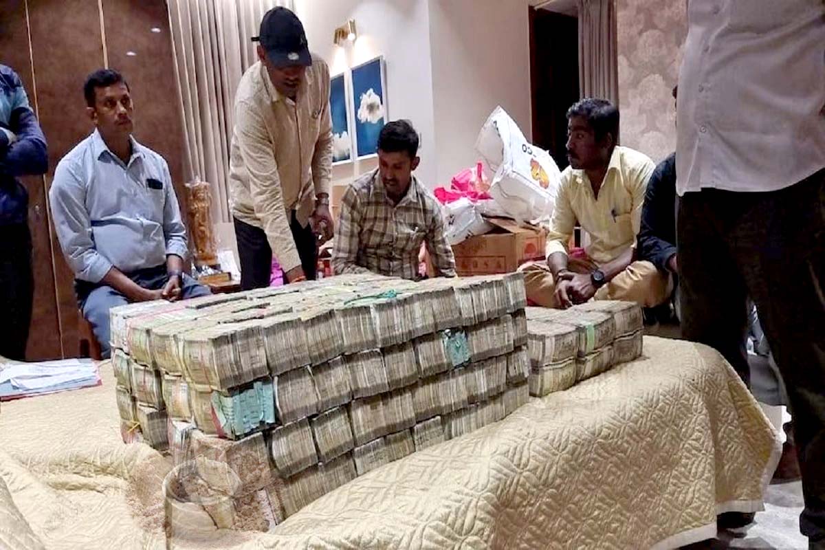 Karnataka: بی جے پی ایم ایل اے کا بیٹا 40 لاکھ کی رشوت لیتے ہوئے رنگے ہاتھوں گرفتار، 1.7 کروڑ نقد برآمد