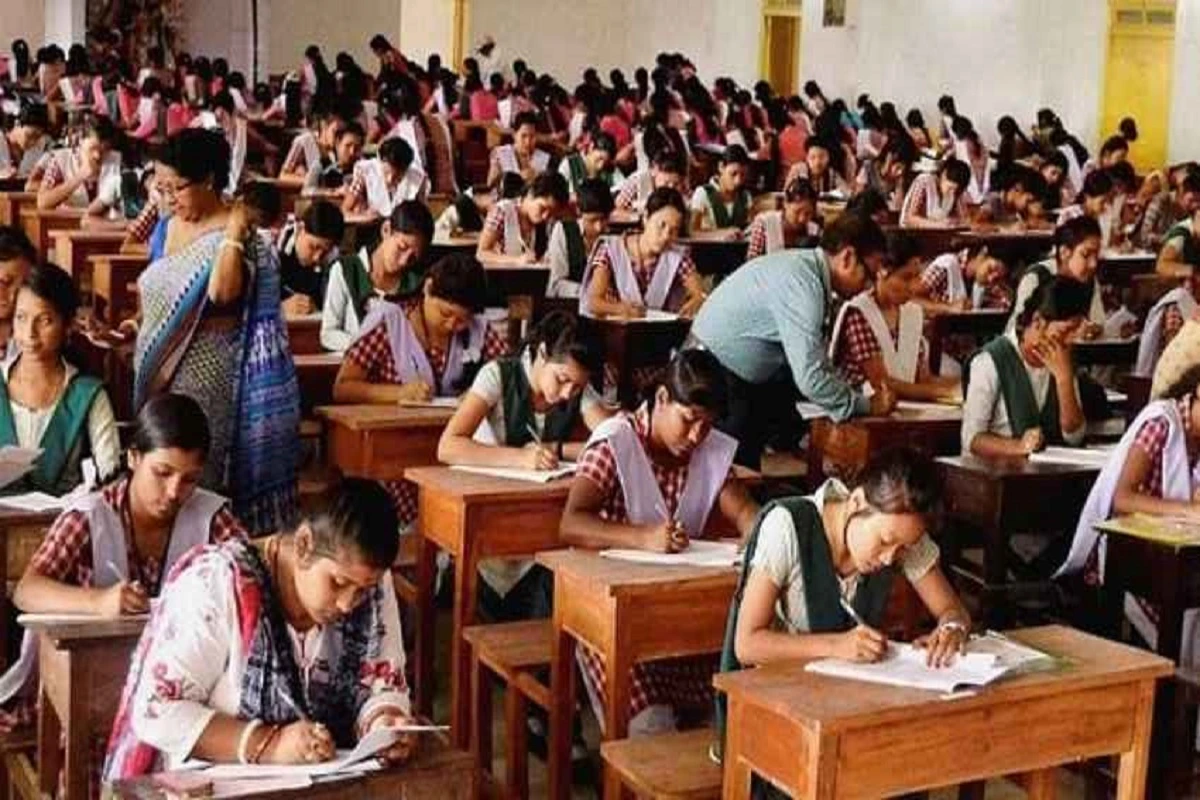 West Bengal: بنگال سیکنڈری اسکول کے امتحان میں مہاتما گاندھی پر پوچھے گئے سوال پر تنازع، بھڑک اٹھے مورخین