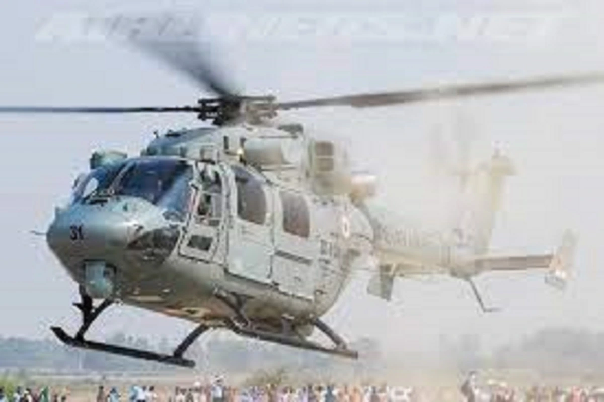 Indian Navy’s Dhruv helicopter accident: بھارتی بحریہ کا ہیلی کاپٹر حادثے کا شکار، عملے کے تین افراد کو بچا لیا گیا، تحقیقات کا حکم