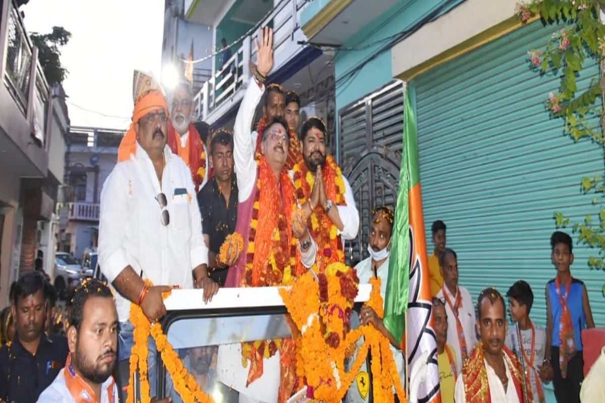 UP Nikay Chunav 2023: یوپی بلدیاتی انتخابات کی تشہیر کرتے ہوئے ایم ایل اے راجیشور سنگھ نے کیا بڑا دعویٰ- ”زبردست اکثریت سے بی جے پی جیت رہی ہے الیکشن“