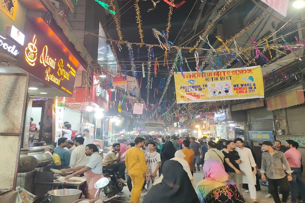 Ramadan 2023: عید الفطر سے قبل شاہین باغ اور ذاکر نگر کے بازاروں میں زبردست رونق، پوری رات لوگ کر رہے ہیں خریداری