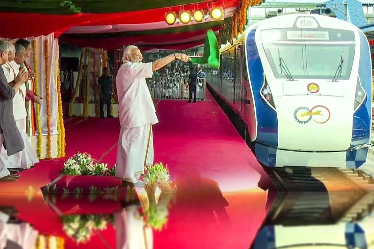 PM Modi flags off Kerala’s first Vande Bharat train: پی ایم مودی نے کیرالہ کی پہلی وندے بھارت ٹرین کو ہری جھنڈی دکھائی، ترواننت پورم میں روڈ شو کیا