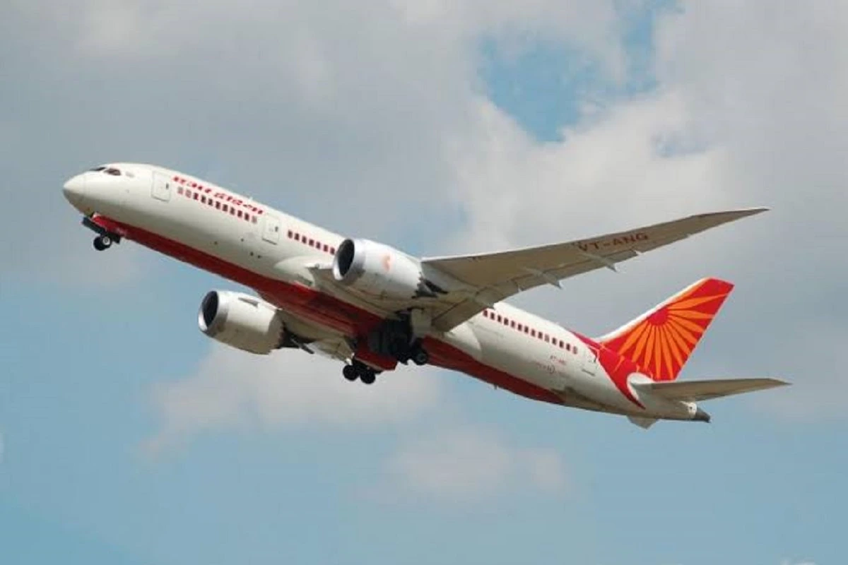 Air India Flight: ایئر انڈیا کی پرواز میں عملے کے رکن کے ساتھ پھر ہوئی بدتمیزی، بدتمیز مسافر نے پہلے کی گالی گلوچ اور پھر حملہ