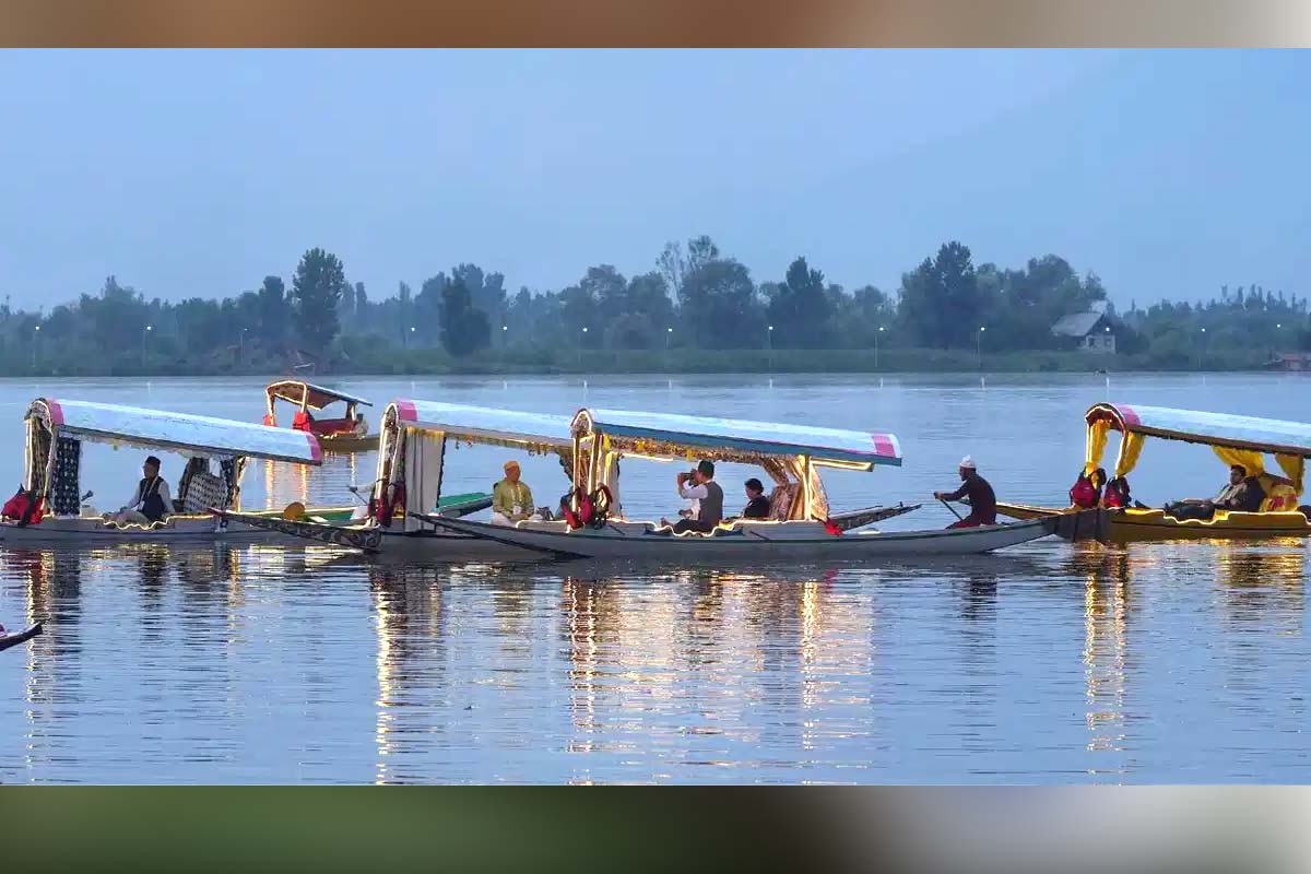 G20 delegates enjoy Shikara boat ride : جی ٹونٹی کے مندوبین جموں و کشمیر کے سری نگر میں شکارا کشتی کی سواری سے ہوئے لطف اندوز