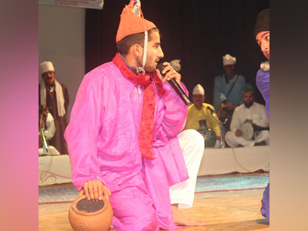 Ladisha a storytelling music genre from Jammu and Kashmir: کشمیری نوجوان کہانی سنانے کی قدیم تکنیک کو محفوظ رکھنے کے لیے نئے اوتار میں لدی شاہ کے ساتھ آئے ہیں