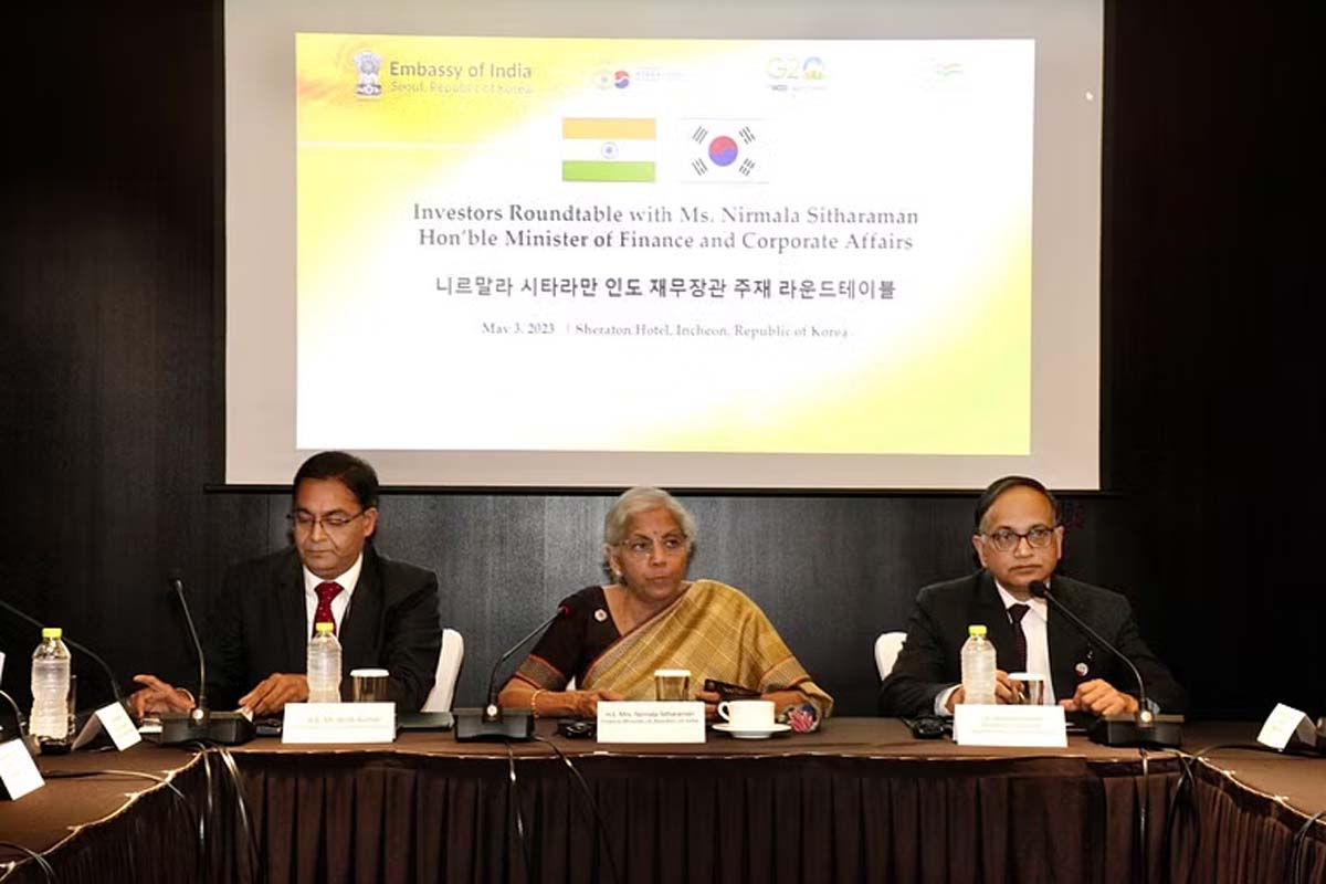 Union Finance Minister Nirmala Sitharaman: ایف ایم نرملا سیتا رمن جنوبی کوریا میں سرمایہ کاروں کے گول میز اجلاس میں شریک ہیں
