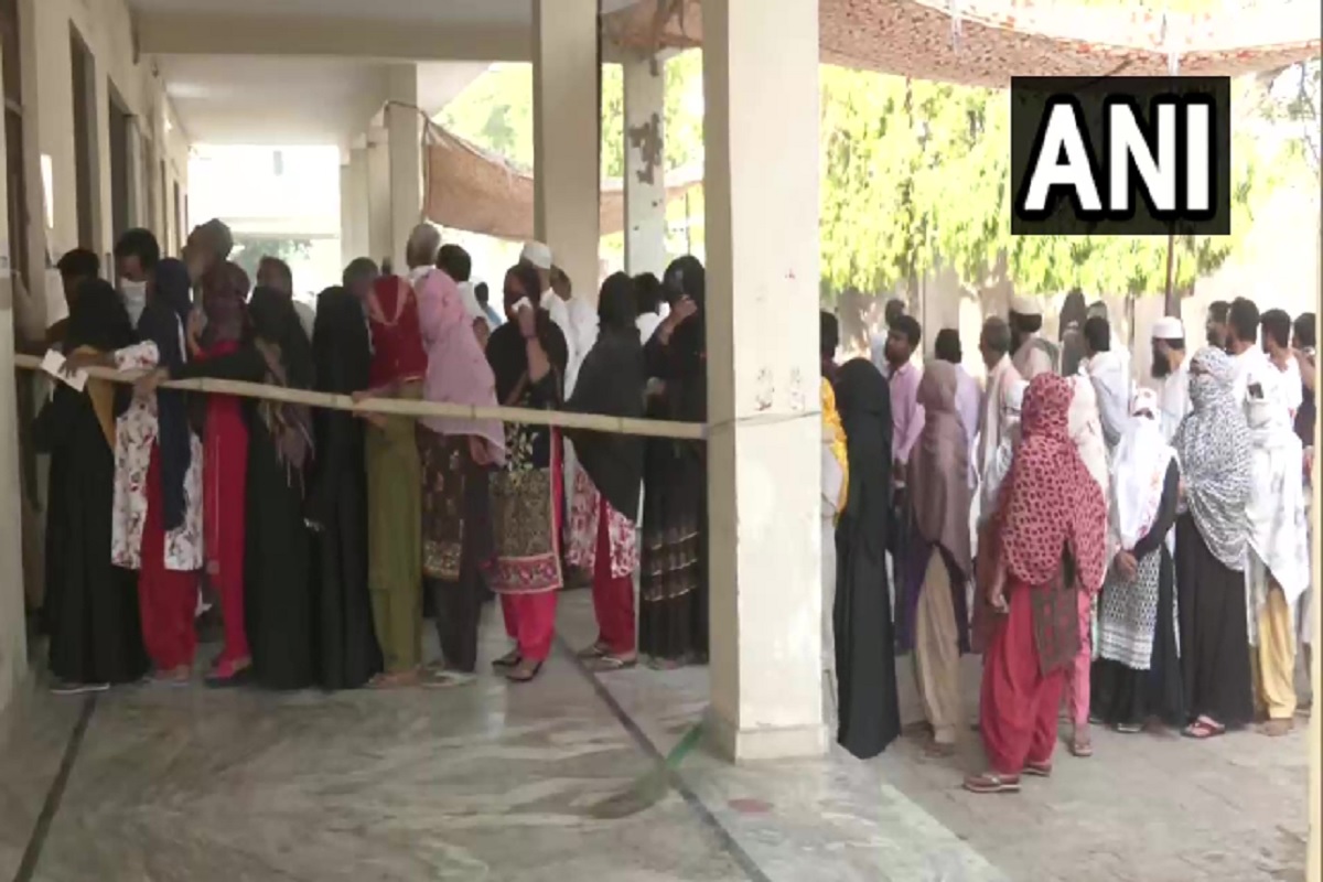 UP Nikay Chunav: شام 5 بجے تک 49.33 فیصد ووٹنگ، کانپور میں سب سے کم ووٹنگ، دیکھیں کس ضلع میں کتنی ہوئی ووٹنگ