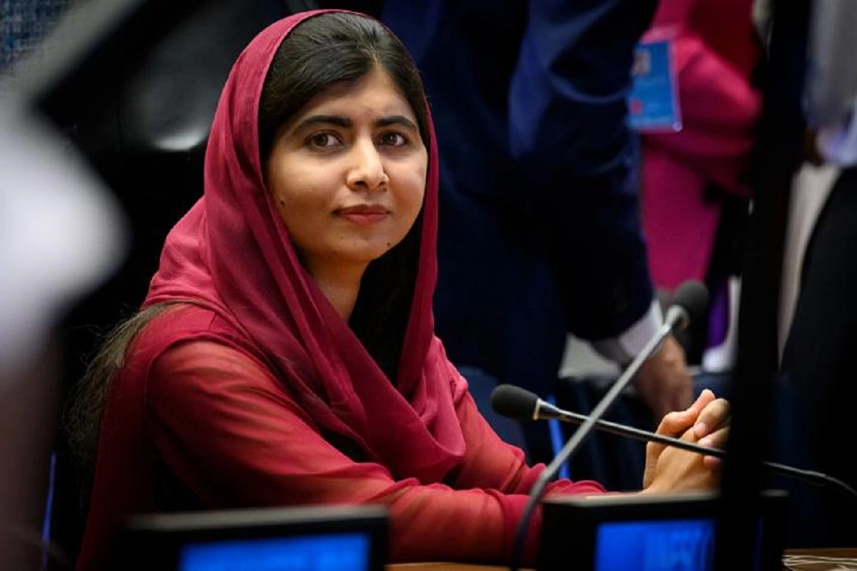 School Removes Malala Yousafzai’s Photo: احتجاج کے بعد اسکول سے ملالہ یوسف زئی کی تصویر ہٹائی گئی