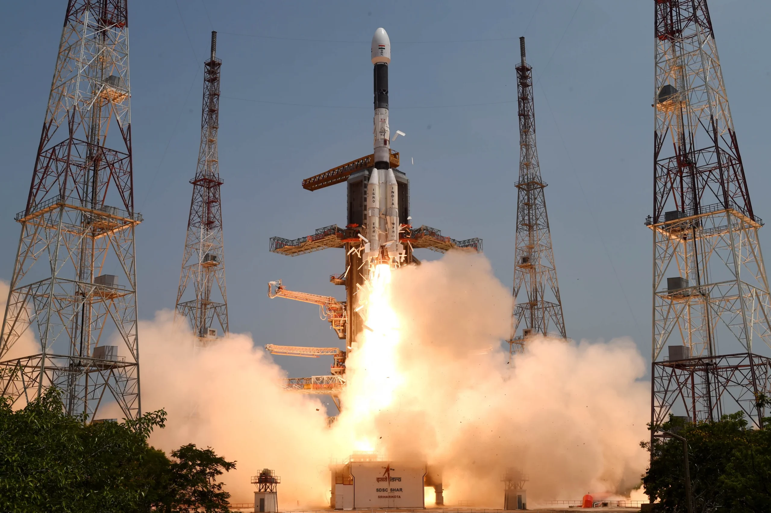 ISRO launches advanced navigation satellite: بھارت کا خلائی مشن جاری،اسرو نے جی ایس ایل وی -ایف12 سیٹلائٹ کامیابی کے ساتھ کیا لانچ