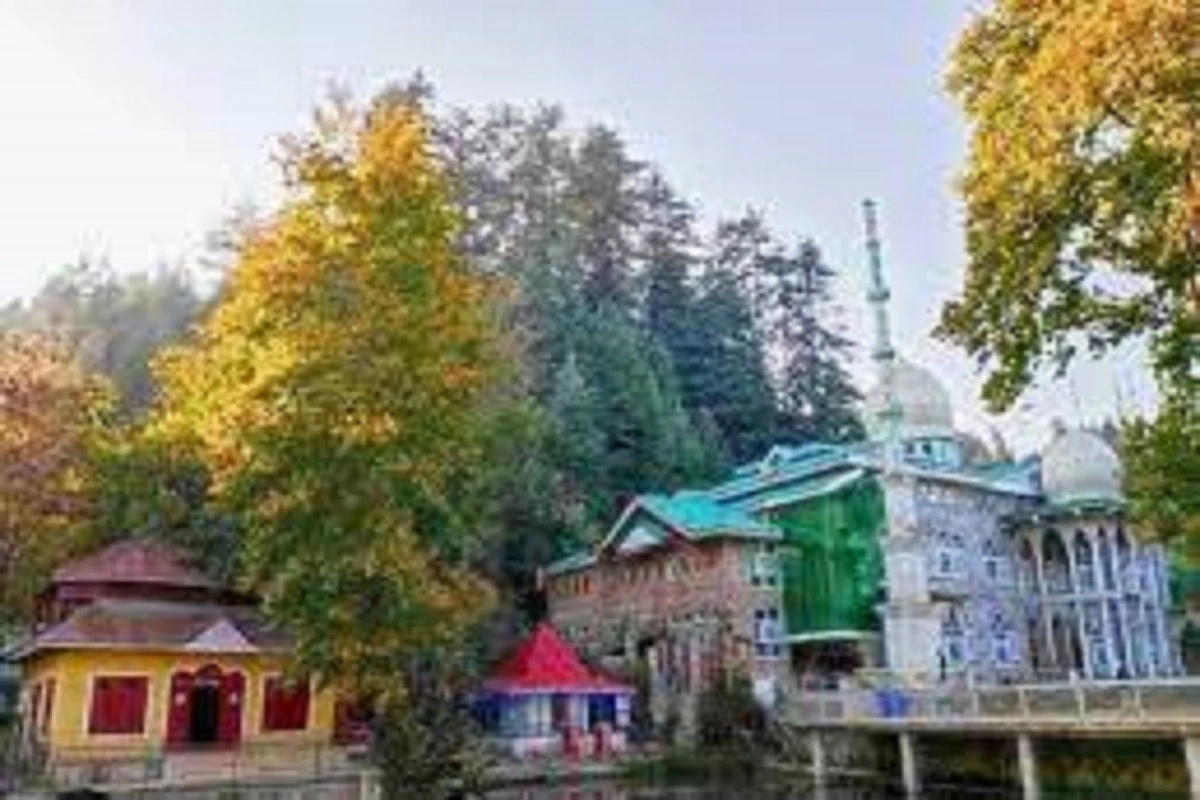 Jammu and Kashmir: کپواڑہ تریہگام گاؤں میں گرینڈ مسجد، ہندو مندر کا مشترکہ صحن