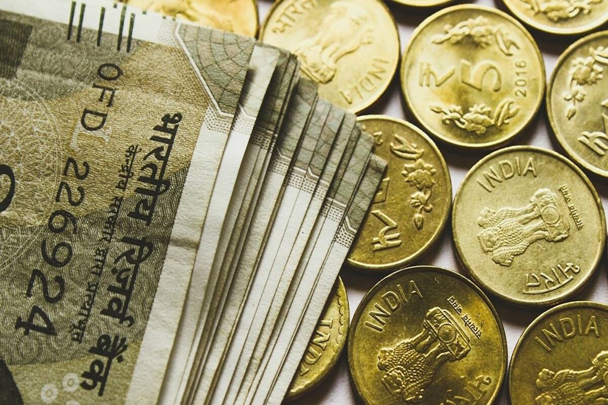 Noida News: نوئیڈا میں، ایک شخص نے غبن کیے بینک کے غلطی سے ٹرانسفر ہوئے تقریباً 26 لاکھ روپے، مقدمہ درج