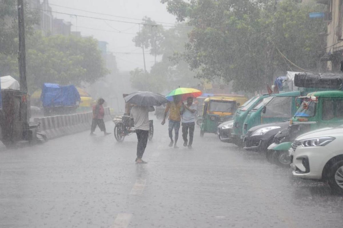 Weather Update: دہلی-این سی آر میں موسلادھار بارش سے موسم ہوا خوشگوار، جانیں آج یوپی سمیت ملک بھر میں کیسا رہے گا موسم