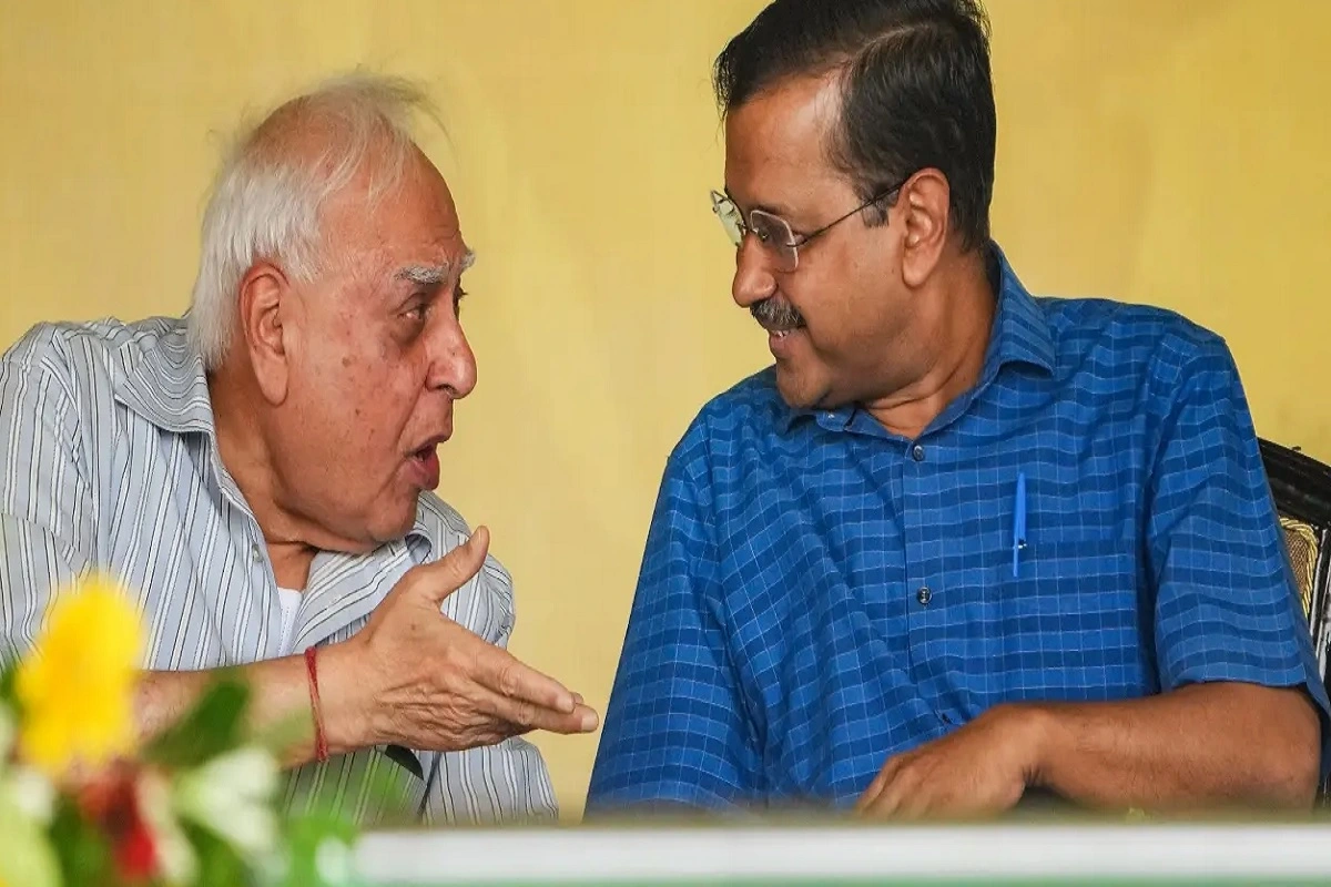 Kapil Sibal Joins Arvind Kejriwal Rally: کیجریوال کے ساتھ کیوں آئے راجیہ سبھا رکن پارلیمنٹ کپل سبل؟ یہاں جانئے خاص وجہ