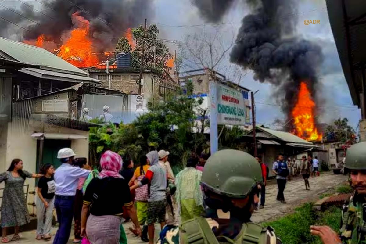 Manipur Violence: منی پور کے امپھال میں تشدد رکنے کا نام نہیں لے رہا ہے، مرکزی وزیر آر کے رنجن کے گھر کو ہجوم نے لگا ئی آگ