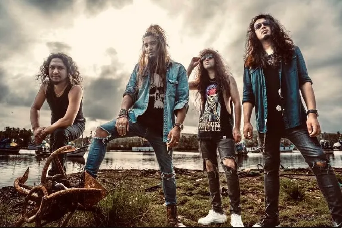 Sikkim band on world tour sharing stage with Guns and Roses: سکم بینڈنز کے ارکان کا  عالمی شہرت یافتہ گلاب کے ساتھ شاندر مظاہرہ