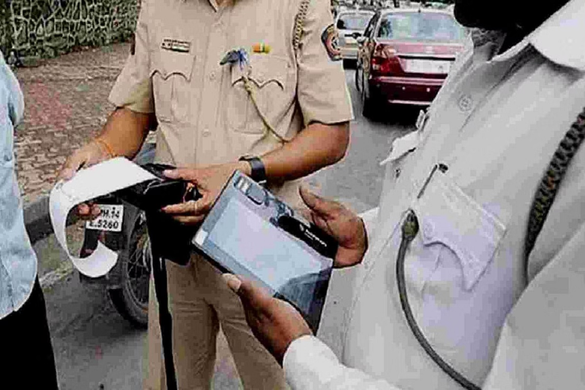 Haryana Police: دو ٹریفک پولیس اہلکاروں نے چالان کر کے 3.25 کروڑ کا دیا دھوکہ، اس طرح دے رہے تھے محکمہ کو ہی دھوکہ