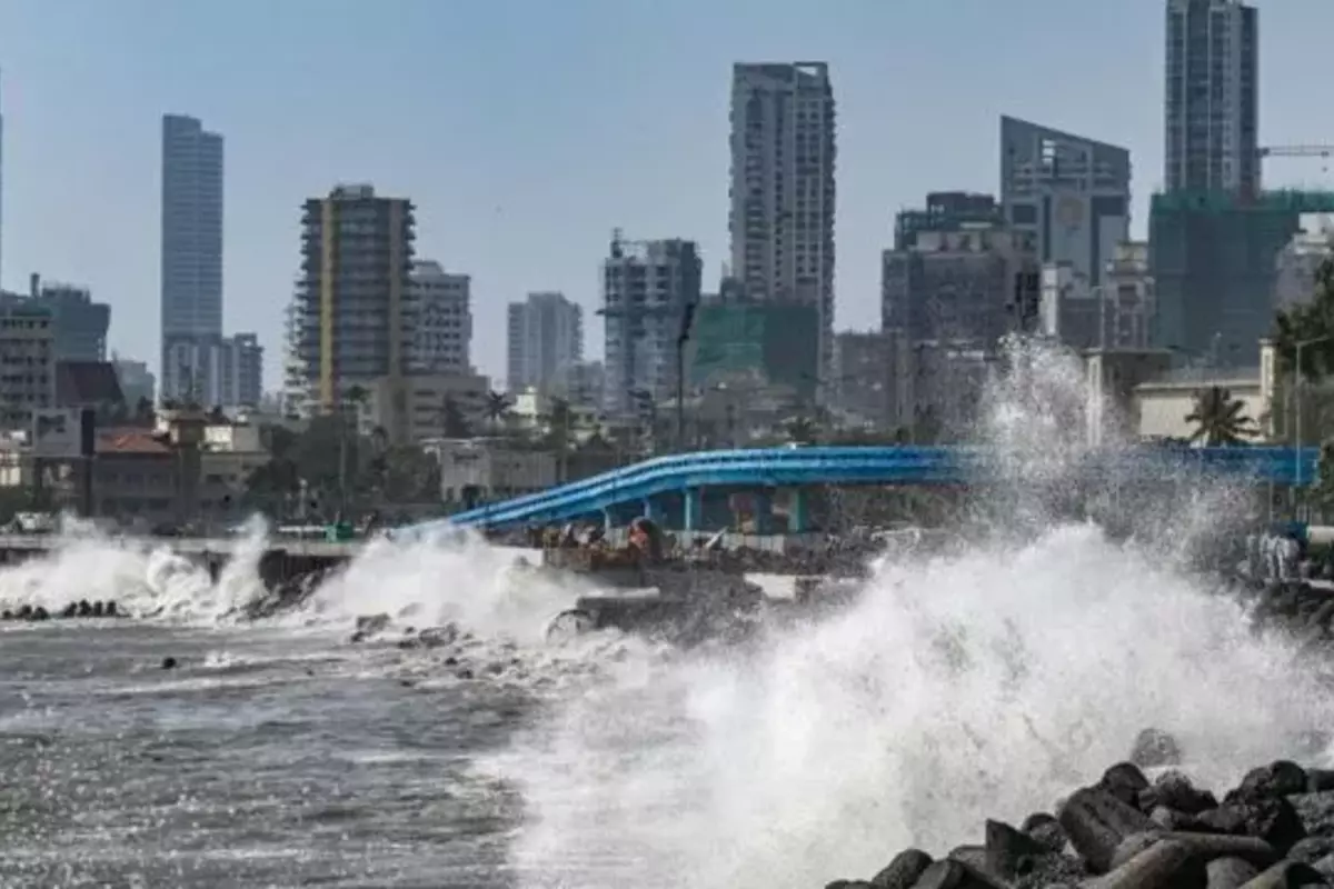 Cyclone Biparjoy : بپر جوائے طوفان کے ممکنہ خدشات،50 ہزار لو گوں کو محفوظ مقامات پر منتقل کیا گیا،کچھ علاقہ میں زلزلے کے جھٹکے محسوس کے گئے