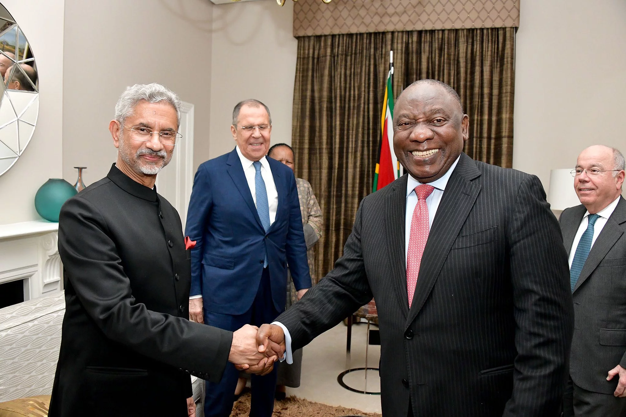 Jaishankar calls on South Africa’s President: برکس اجلاس کے سائیڈ لائن پر وزیرخارجہ ایس جئے شنکر نے جنوبی افریقہ کے صدر سے کی ملاقات
