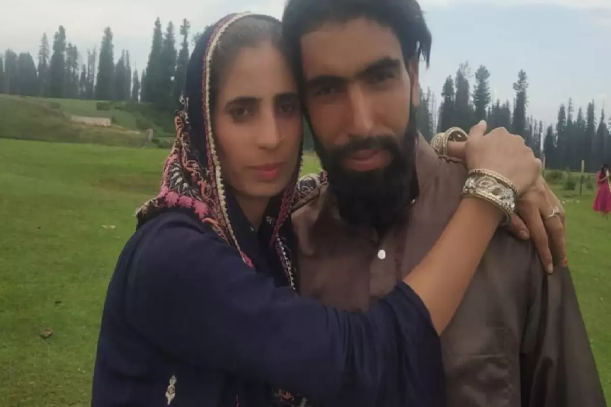 The case of a robbed bride from Kashmir: کشمیر کی خاتون نے ایک درجن سے زیادہ کی شادیاں، 12 لوگ تصویر لے کر پہنچے پولیس اسٹیشن