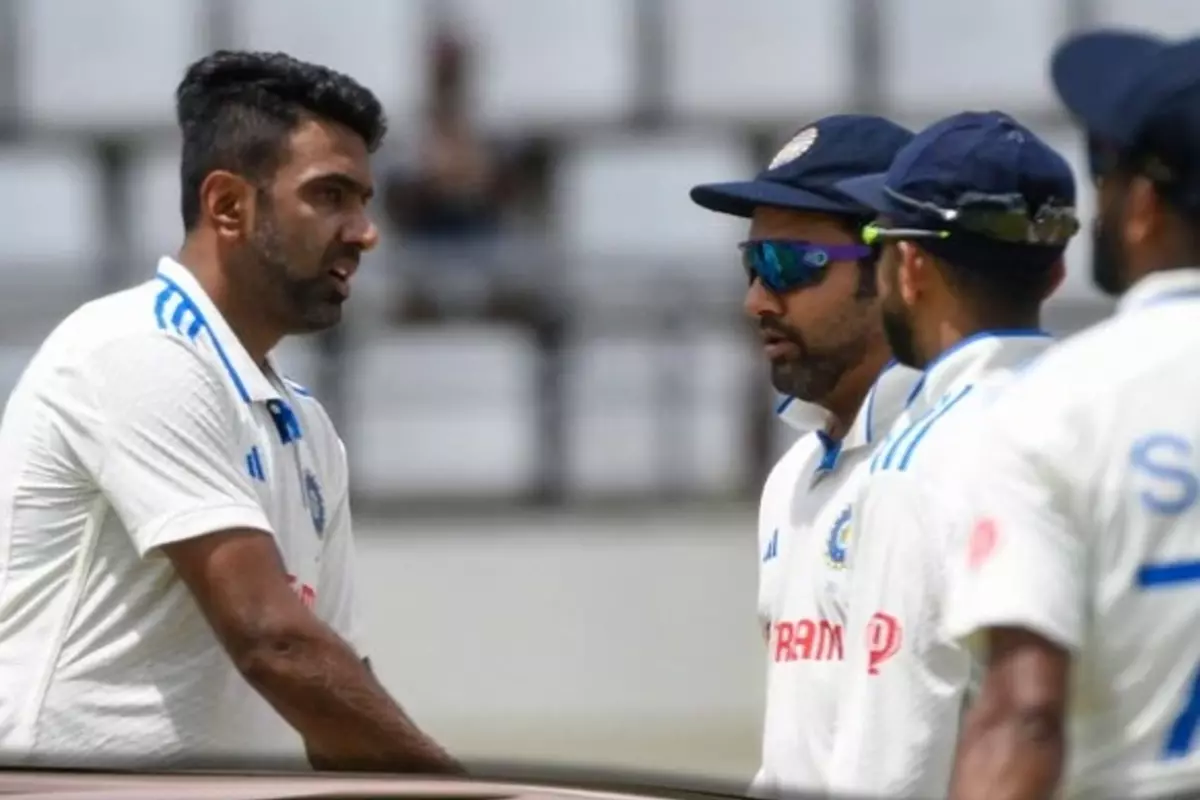 India vs West Indies: آر اشون کی شاندار گیند بازی کی بدولت ٹیم انڈیا کی پکڑ مضبوط، ہندوستانی اسپنر نے 5 وکٹ لے کر توڑ دیئے ہیں کئی بڑے ریکارڈ