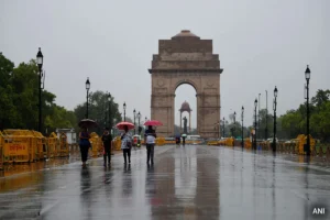 Weather Update: دہلی میں اگلے دو دنوں تک بھاری بارش کے امکانات، جانئے گجرات میں کیسے تباہی مچا رہا مانسون