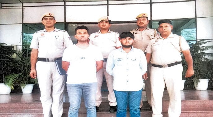 Two Robbers Arrested: دہلی کے آئی جی آئی ایئر پورٹ کے عملہ کی بڑی کارروائی، جھانسہ دے کر رقم لوٹنے والے گروہ کا پردہ فاش