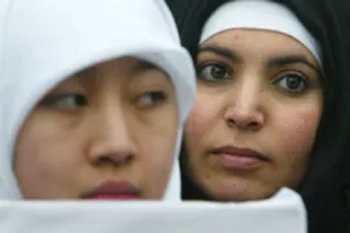 France to ban wearing abaya dress: اسکولوں میں عبایا لباس پہننے پر پابندی لگائے گا فرانس