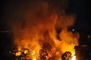 Manipur Violence: تشدد کی وجہ سے منی پور کے کئی اضلاع میں کرفیو، انٹرنیٹ بند، مزید 50 سی اے پی ایف دستے تعینات