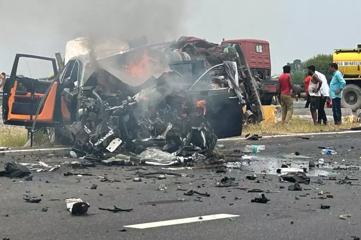 Nuh Accident: ہریانہ کے نوح میں خطرناک سڑک حادثہ، رالس رائس کار سے ٹکرایا ڈیژل ٹینکر، دو افراد ہلاک، تین زخمی