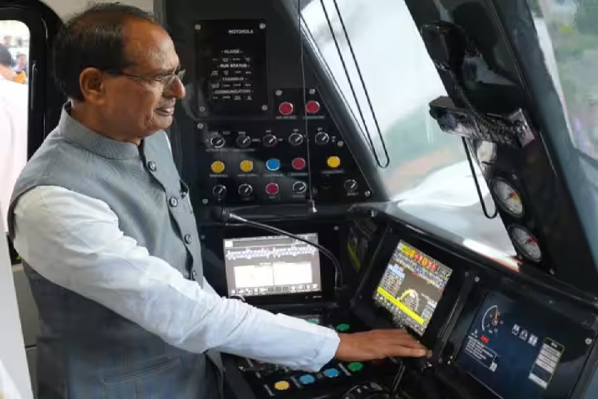 Shivraj Unveils Model Metro Train: وزیر اعلی شیوراج نے میٹرو ماڈل کوچ کا کیا افتتاح، کہا میٹرو کو منڈی دیپ اور سیہور تک بڑھا ئیں گے