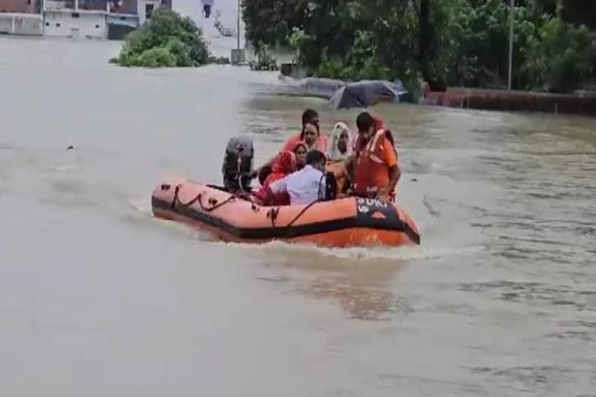 Heavy Rain In UP: اتر پردیش میں گرج چمک کے ساتھ بارش نے مچائی تباہی، 48 گھنٹوں میں 28 افراد کی موت، 6 اضلاع میں ریڈ الرٹ